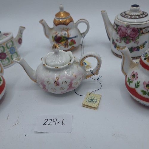 229 - Collectable Miniature Teapots x6