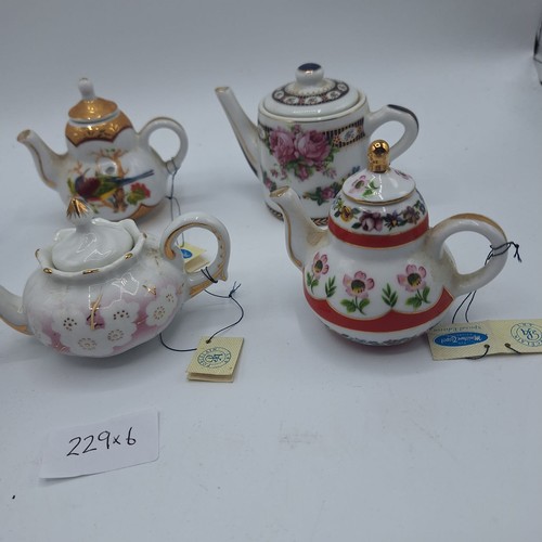 229 - Collectable Miniature Teapots x6