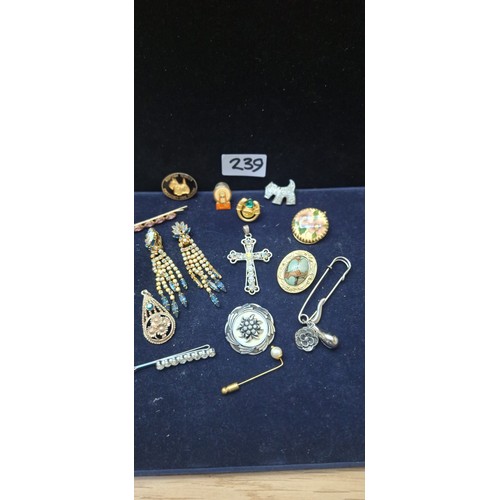 239 - Fashion and Vintage Brooches, Clips, Pins and Earrings