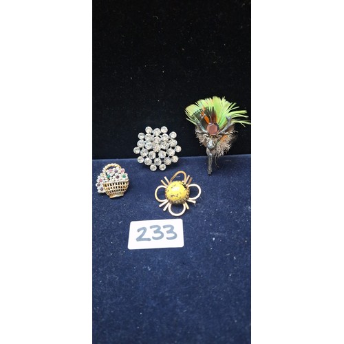 233 - Fashion and Vintage Brooches x4