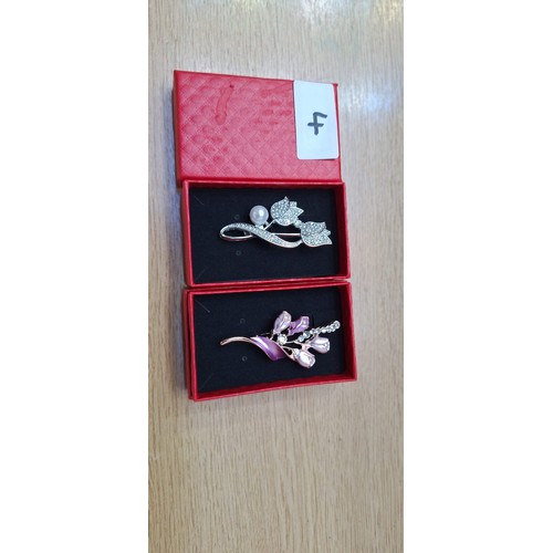4 - Ladies Brooches x2