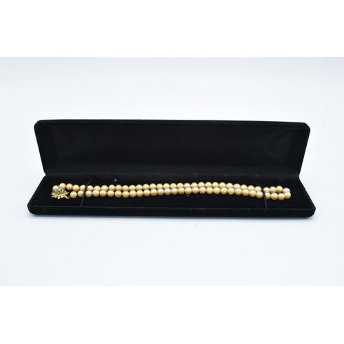 212 - Pearl necklace on a 9ct gold clasp