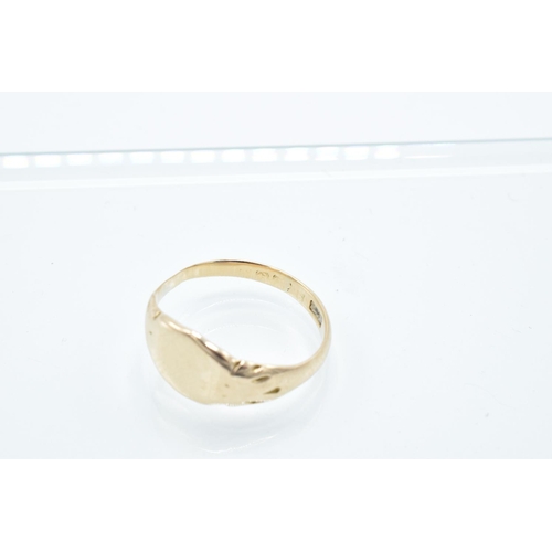 224 - 9ct signet ring: 2.1 grams total weight