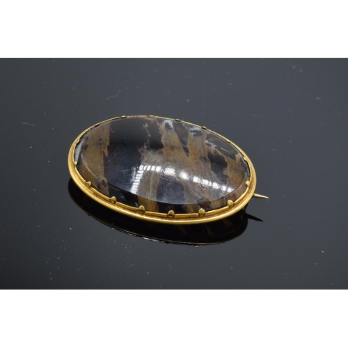 231 - Edwardian gold agate brooch (unmarked)(6.7 grams total weight)