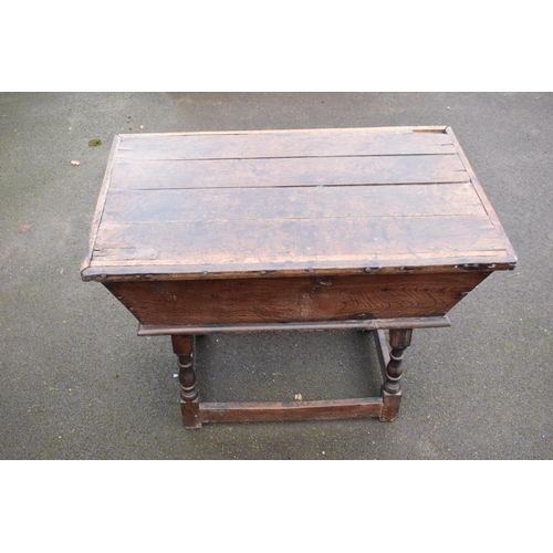 342 - Victorian Oak dough bin with lift off lid