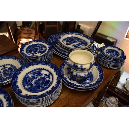 331 - A large collection of Masons Ironstone/ G. L. Ashworth Bros blue and white willow pattern transfer p... 