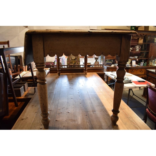 349 - Late Victorian oak kitchen table with boarded top with lobed apron piece turned legs with folding si... 