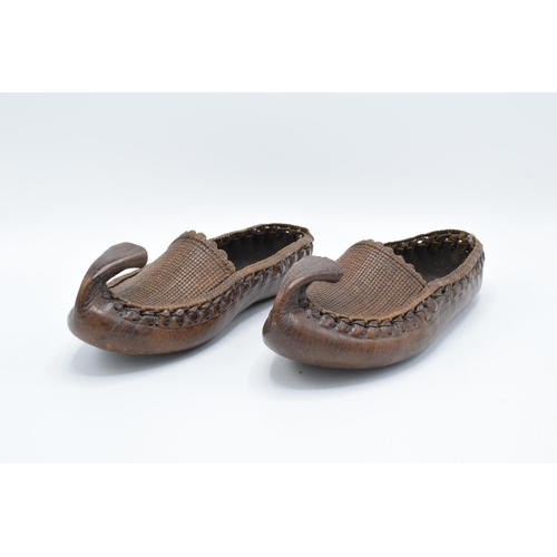 100 - Antique Oriental leather and wicker work pair of shoes/slippers. In good condition with no obvious d... 