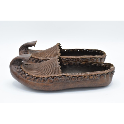 100 - Antique Oriental leather and wicker work pair of shoes/slippers. In good condition with no obvious d... 