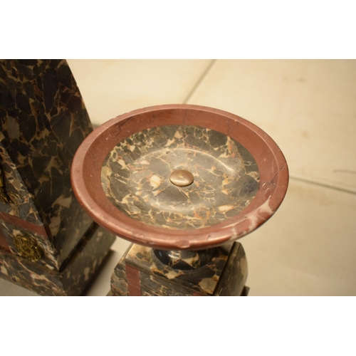 199 - 20th century French Art Deco large marble mantle clock with matching garnitures (3) Very heavy. Unte... 