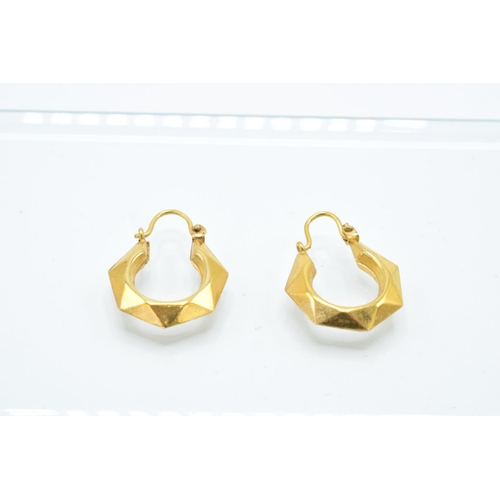 201 - 9ct gold circular earrings (1.2 grams). In good condition without any obvious damage or restoration.