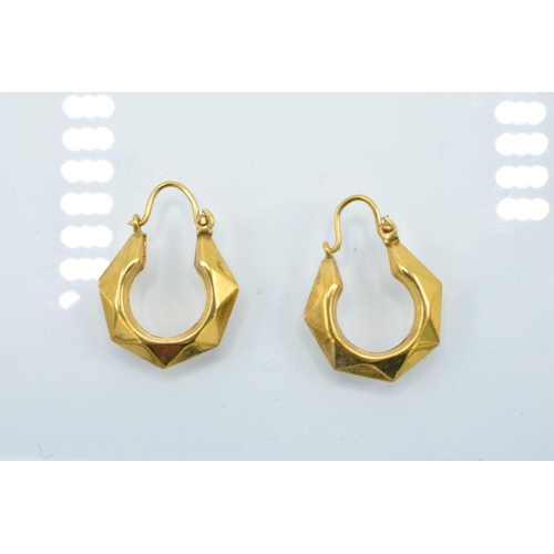 201 - 9ct gold circular earrings (1.2 grams). In good condition without any obvious damage or restoration.