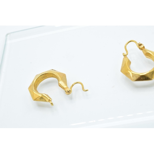 201 - 9ct gold circular earrings (1.2 grams). In good condition without any obvious damage or restoration.