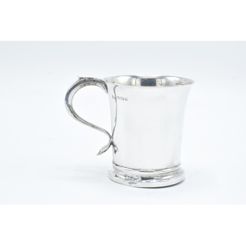 203 - Silver christening mug/ small tankard made by Roberts & Pore, Birmingham 1942 (148.9 grams) In good ... 