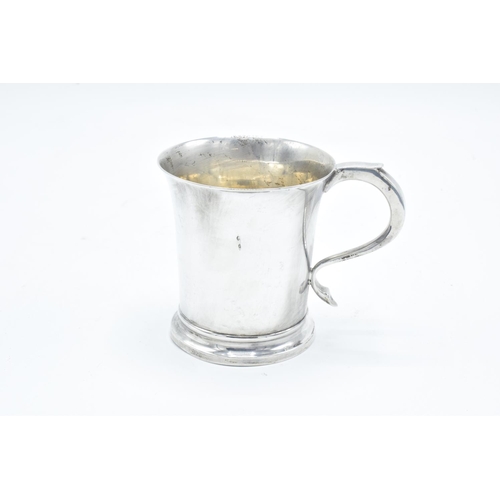 203 - Silver christening mug/ small tankard made by Roberts & Pore, Birmingham 1942 (148.9 grams) In good ... 