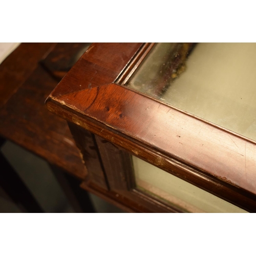 282 - 20th century mahogany and glass table top display case. Wear to the wooden edges which are scratched... 