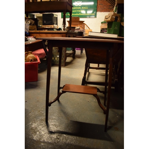 286 - Edwardian wooden side table/ plant stand. In good condition with some wear. 60 x 40 x 69cm