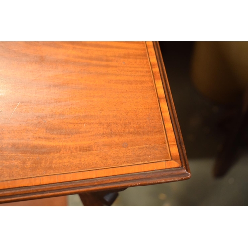 286 - Edwardian wooden side table/ plant stand. In good condition with some wear. 60 x 40 x 69cm