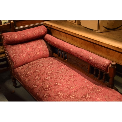 289 - Edwardian upholstered mahogany chaise-longue. The springs have gone spongey. Damage to the carving b... 