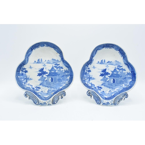 43 - A collection of trefoil shaped blue and white dishes with 2 in the Grecian key design and 2 in a Chi... 