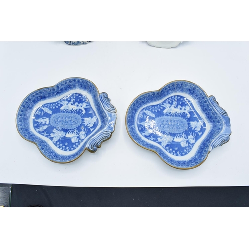 43 - A collection of trefoil shaped blue and white dishes with 2 in the Grecian key design and 2 in a Chi... 