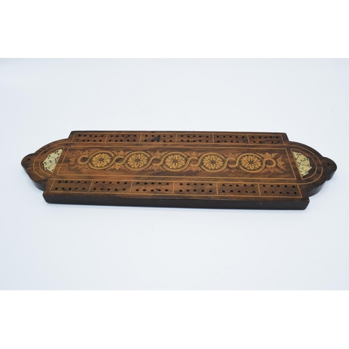 99 - Late 19th century Italian olive wood and marquetry cribbage board. Generally in good condition with ... 