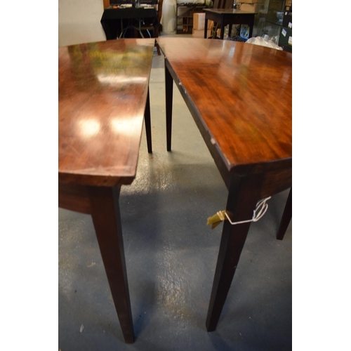 309 - Victorian mahogany circular dining table with one spare leaf. De-assembled. Sign of wear and tear. S... 