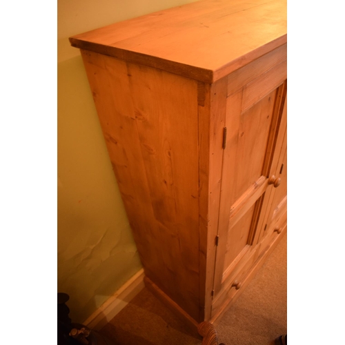 332 - Quality 20th century pine 3 door house cupboard. 135 x 135 x 44cm