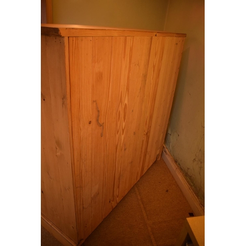 332 - Quality 20th century pine 3 door house cupboard. 135 x 135 x 44cm