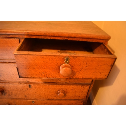 334 - Victorian chest of drawers. The top has got some water stains present and their also bits of trim mi... 