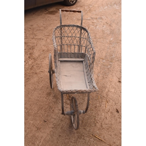 346 - Large wicker garden cart. In good condition, a decorative item only. Some damage to the wicker and w... 