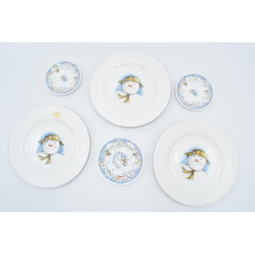 113 - A collection of Royal Doulton Snowman plates to include 3 side plates and 3 partytime plates (6)In g... 