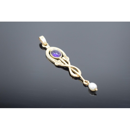 234 - 9ct gold cabachon garnet and pearl pendant, hallmarked. Gross weight 3.1 grams.