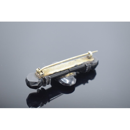 237 - Victorian jet bar brooch, 6cm long