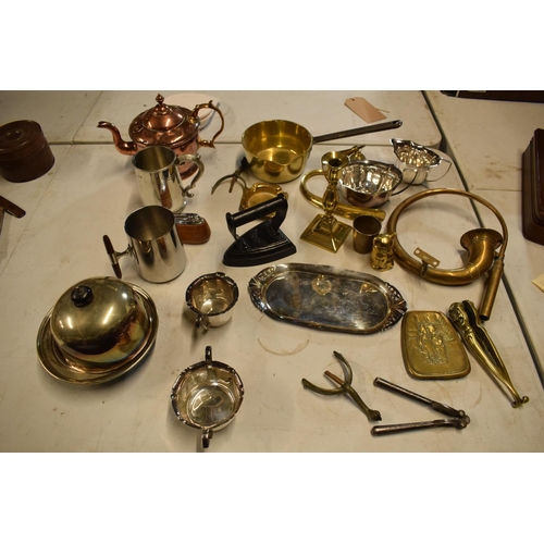 293 - A mixed collection of metalware to include a brass saucepan, an iron, silver plate etc. in mixed con... 