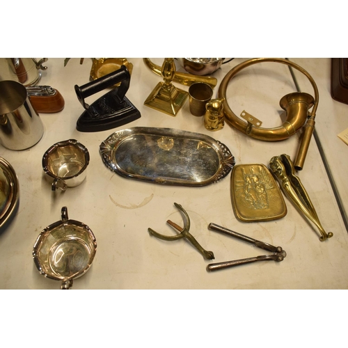 293 - A mixed collection of metalware to include a brass saucepan, an iron, silver plate etc. in mixed con... 