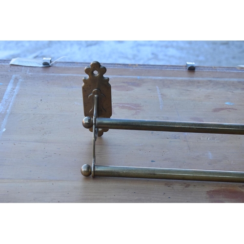 309 - Reproduction brass towel rail in a Victorian style, 67cm long.