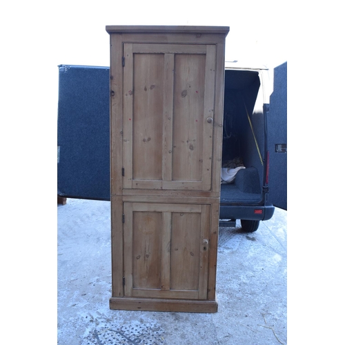 316 - Victorian pitch pine kitchen cupboard (comes into 2 pieces). In good condition generally with expect... 