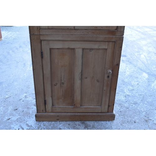 316 - Victorian pitch pine kitchen cupboard (comes into 2 pieces). In good condition generally with expect... 