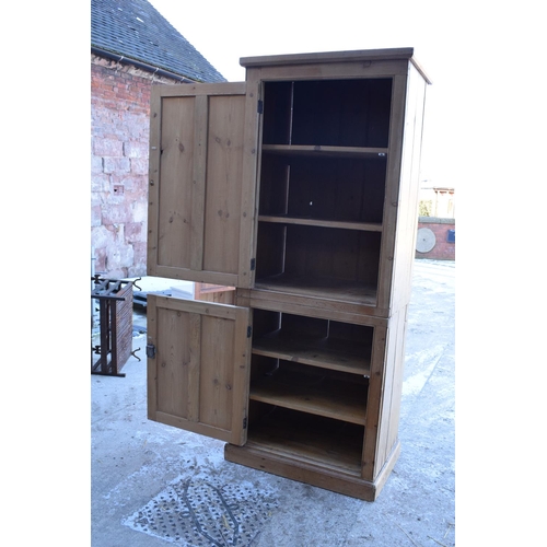 316 - Victorian pitch pine kitchen cupboard (comes into 2 pieces). In good condition generally with expect... 