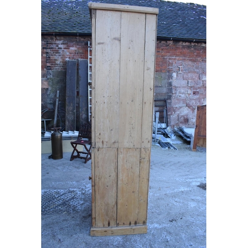 316 - Victorian pitch pine kitchen cupboard (comes into 2 pieces). In good condition generally with expect... 