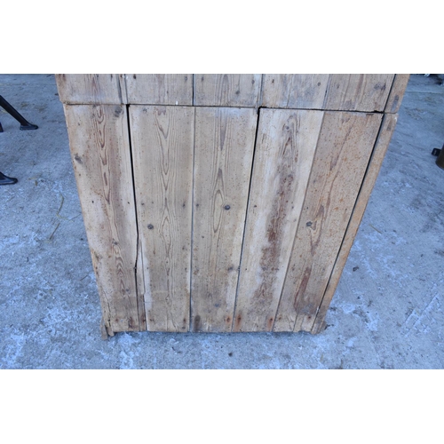 316 - Victorian pitch pine kitchen cupboard (comes into 2 pieces). In good condition generally with expect... 