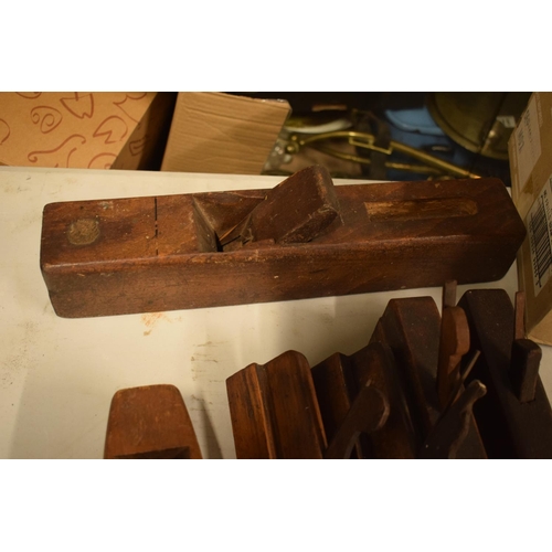 319 - A collection of early 20th century wood working planes, in mixed condition, some incomplete.