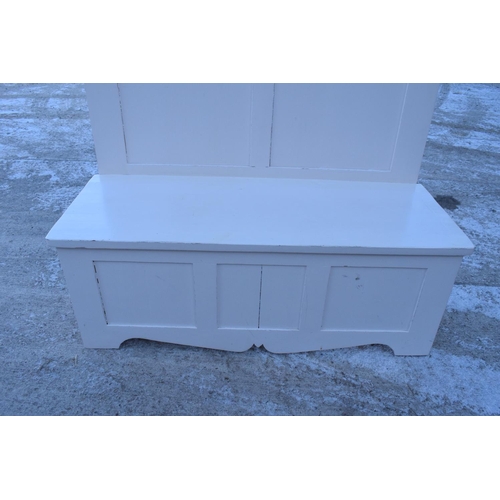 320 - Edwardian pine settle which has been painted white. 107 x 44 x 126cm. In good structural condition w... 