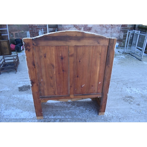 320 - Edwardian pine settle which has been painted white. 107 x 44 x 126cm. In good structural condition w... 