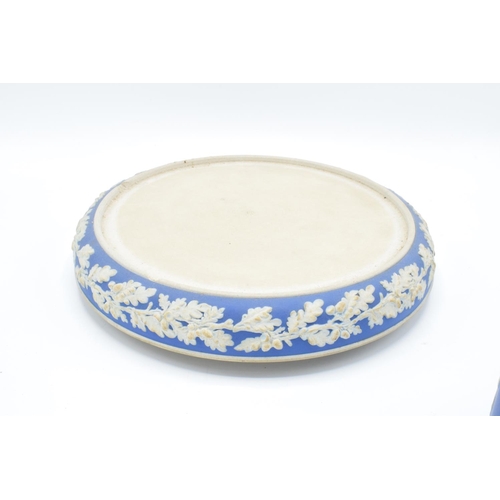 37 - 19th century blue and white Jasperware cheese dome: assumed Adams of Tunstall. Generally in good con... 