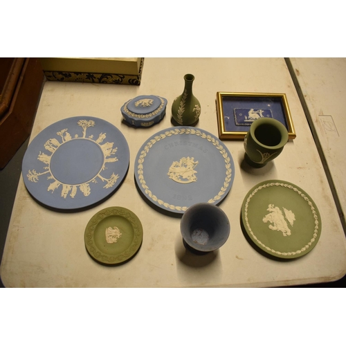 64 - A collection of Wedgwood Jasperware including a framed dip blue lid, plates vases etc (9)