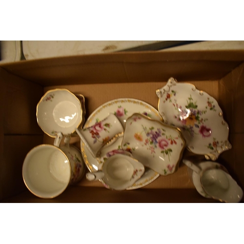 69 - A collection of Royal Crown Derby Derby Posies to includes 3 x 27cm dinner plates, pin dishes, just ... 