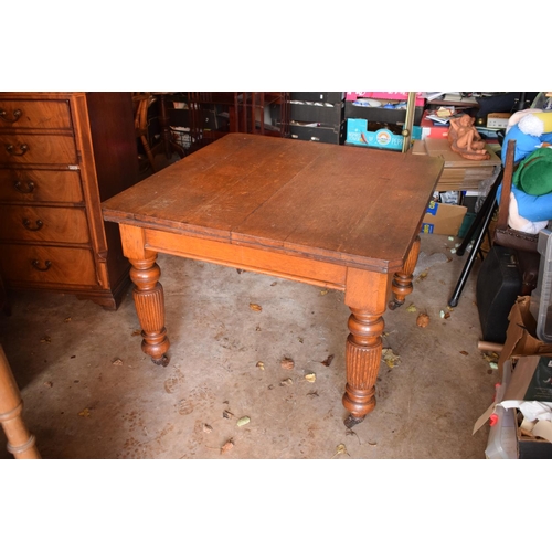 347 - Early 20th century golden oak dining table with a spare leaf and handle. In good condition with age ... 