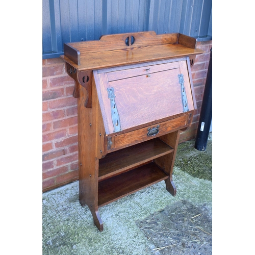 357 - Edwardian Arts and Crafts light oak student desk. Very classic of its period. In good functional con... 